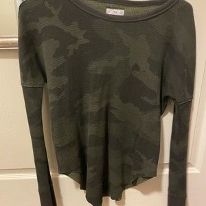 Aritzia TNA waffle knit long sleeve in camo